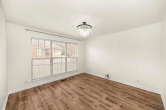 7028 Sugarplum Rd in Nashville, TN - Foto de edificio - Building Photo