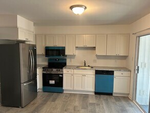 207 Steven Dr in Linwood, NJ - Foto de edificio - Building Photo