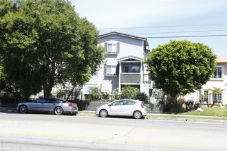 18547 Saticoy St in Reseda, CA - Building Photo - Primary Photo