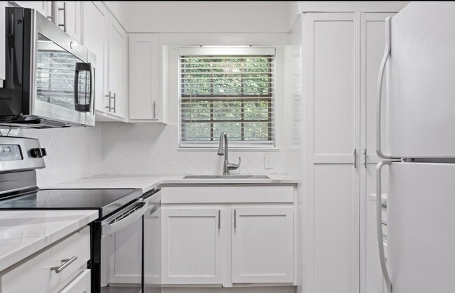 property at 851 Vestavia Villa Ct