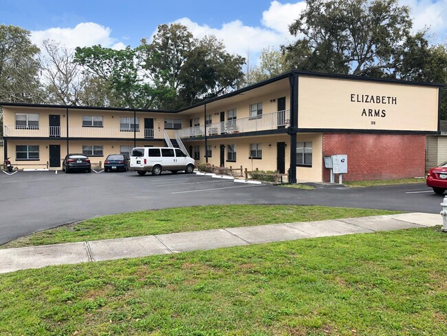 Elizabeth Arms Apartments in Kissimmee, FL - Foto de edificio - Building Photo