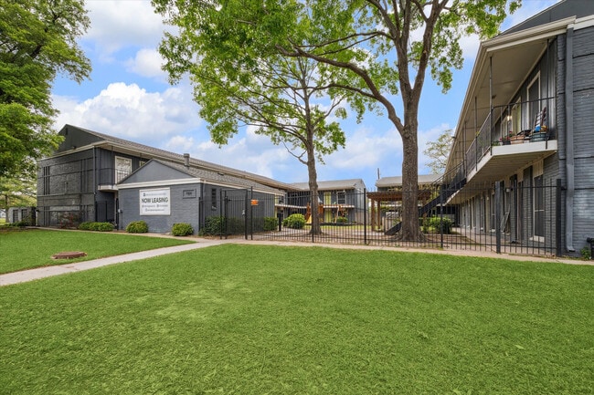 Spring Branch Gardens Apartments