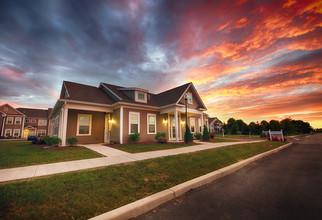 Pinebrooke Apartments in Honeoye Falls, NY - Building Photo - Building Photo