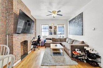 214 9th St in Jersey City, NJ - Building Photo - Building Photo