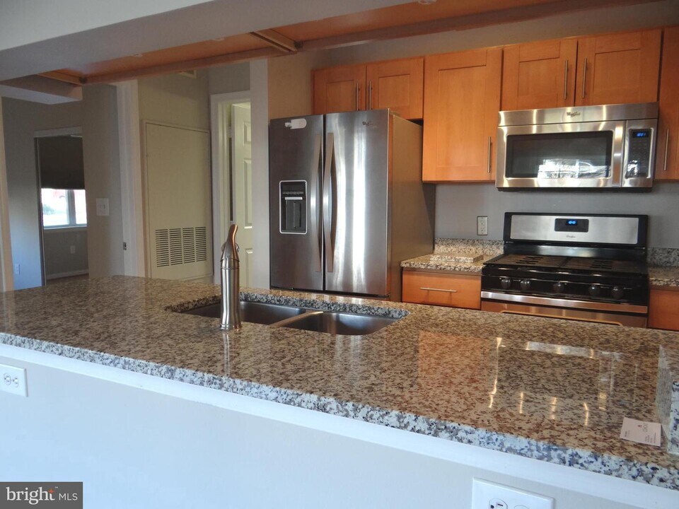 19627 Galway Bay Circle-Unit -103 in Germantown, MD - Building Photo