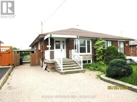 100 Snowood Ct in Toronto, ON - Building Photo