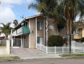 Chateaux Suzanne in San Diego, CA - Foto de edificio - Building Photo