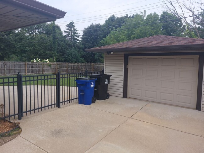 3226 Wheelock Dr in Racine, WI - Foto de edificio - Building Photo