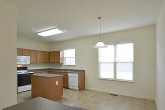 The Pointe at Manorgreen Townhomes in Middle River, MD - Foto de edificio - Building Photo