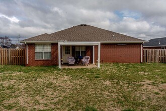 1600 SW Thorton St in Bentonville, AR - Foto de edificio - Building Photo