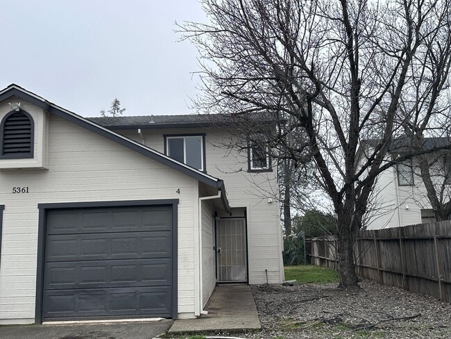 5361 Vly Rdg Dr in Redding, CA - Building Photo - Building Photo