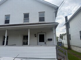 10 Pugh St in Edwardsville, PA - Building Photo