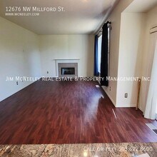 12676 NW Millford St in Portland, OR - Foto de edificio - Building Photo