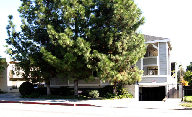6544 Whitsett Ave in North Hollywood, CA - Foto de edificio - Building Photo