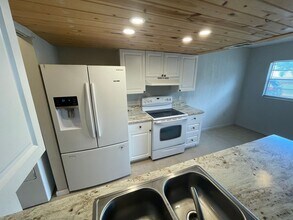 6719 Congress St in New Port Richey, FL - Building Photo - Building Photo