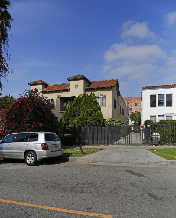 241 S Catalina St in Los Angeles, CA - Building Photo