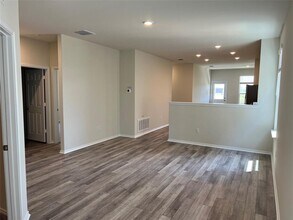 561 Papaya Dr in Buda, TX - Building Photo - Building Photo