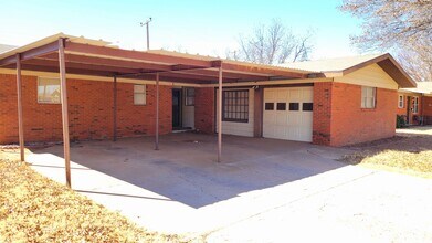 5511 17th Pl in Lubbock, TX - Building Photo - Building Photo