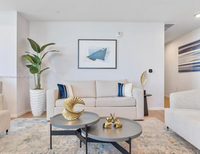 398 NE 5th St, Unit 2809 in Miami, FL - Building Photo - Building Photo