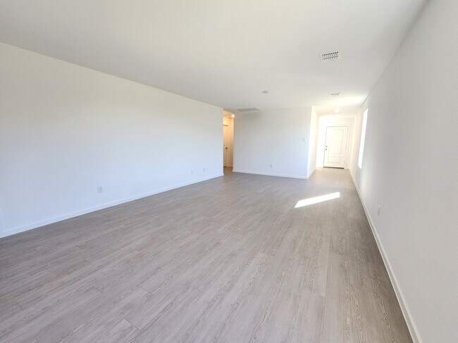 2040 Shady Oaks Dr in Ennis, TX - Building Photo - Building Photo