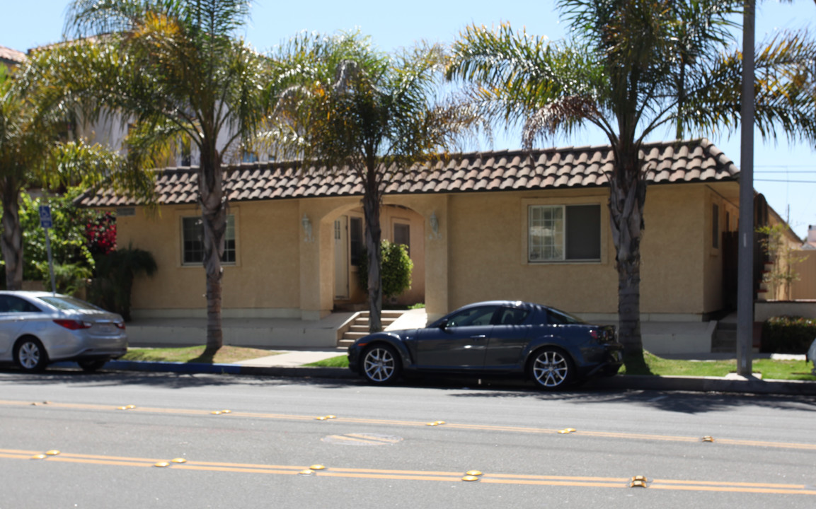 435 Lake St in Huntington Beach, CA - Building Photo