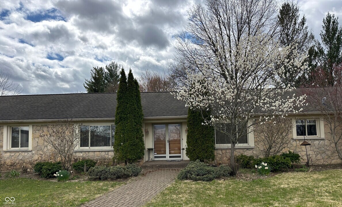 2105 Pebble Beach Dr in Carmel, IN - Building Photo