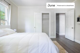 Private bedroom in 4 bed/2 bath Home in Dallas, TX - Building Photo - Building Photo