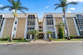 3000 NE 16th Ave, Unit 414 in Oakland Park, FL - Building Photo - Building Photo