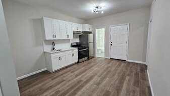 30 Oak St in Paterson, NJ - Building Photo