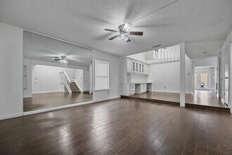 2387 Crescent Park Dr in Houston, TX - Building Photo - Building Photo