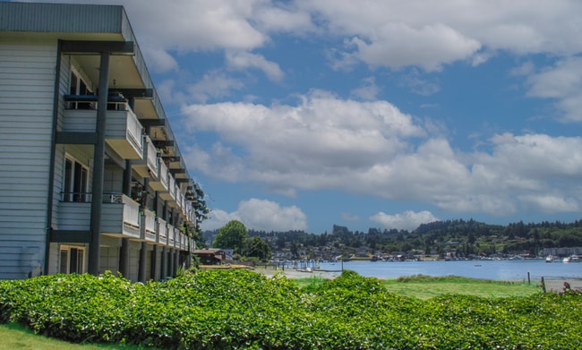 Rebecca Shores Apartment in Gig Harbor, WA - Foto de edificio - Building Photo