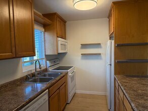 3142 Midway Dr in San Diego, CA - Building Photo - Building Photo