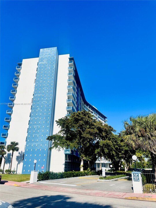 7441 Wayne Ave, Unit 2G in Miami, FL - Building Photo