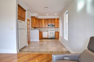 9 Zerman Pl in Weehawken, NJ - Building Photo - Building Photo