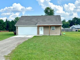 4731 Basin St in Adrian, MI - Building Photo