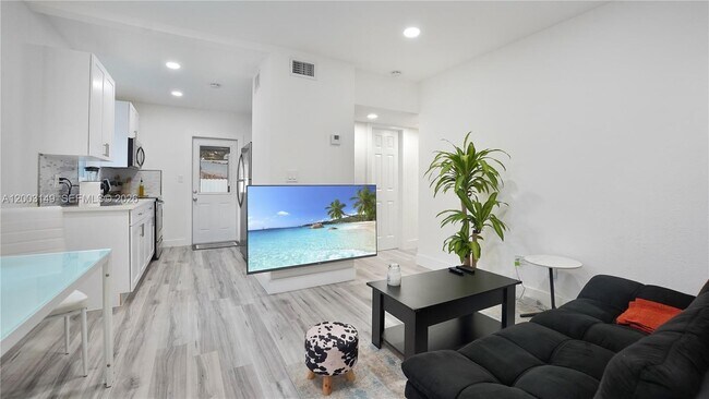 1441 NE 154th Terrace in North Miami Beach, FL - Building Photo - Building Photo