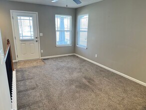 8221 SE Maple Ct in Blue Springs, MO - Building Photo - Building Photo