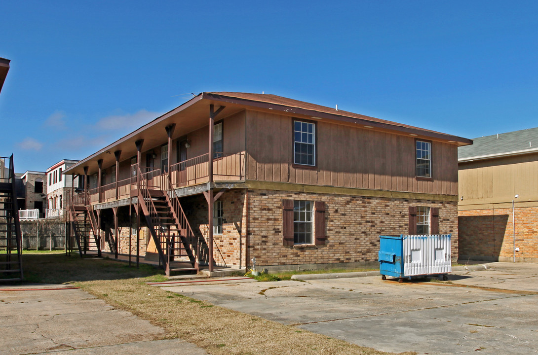 6824 Tara Ln in New Orleans, LA - Building Photo