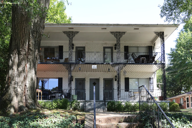 352 Cherokee Ave SE in Atlanta, GA - Foto de edificio - Building Photo