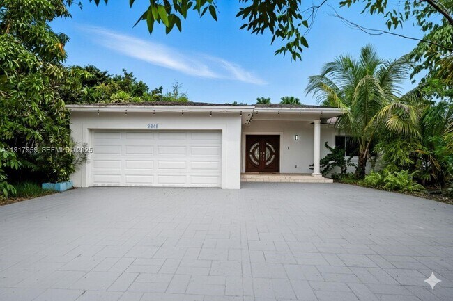 8845 SW 156th Terrace in Palmetto Bay, FL - Building Photo - Building Photo