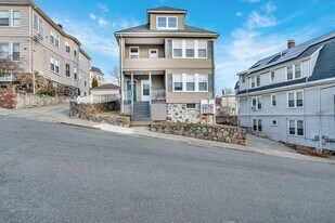 127 Henry Ave, Unit 2A in Lynn, MA - Building Photo