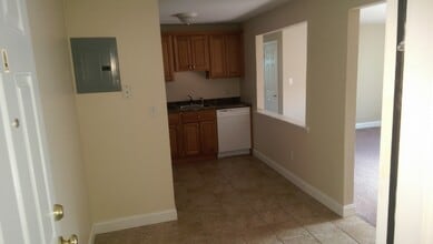 17 Anderson Ave in Middleboro, MA - Building Photo - Building Photo