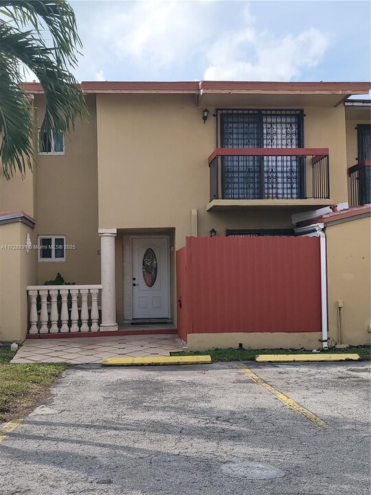 5380 W 20th Ln in Hialeah, FL - Building Photo