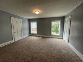 145 Pine St, Unit 3 in Manchester, NH - Foto de edificio - Building Photo