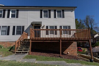 1310 Knob Creek Rd in Johnson City, TN - Building Photo - Building Photo