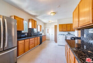 8002 4th St in Los Angeles, CA - Building Photo - Building Photo