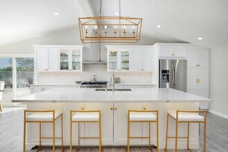 5812 Comanche Ave in Los Angeles, CA - Building Photo - Building Photo