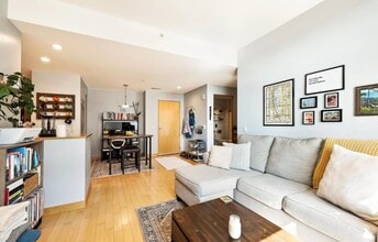 309 W Washington Ave, Unit 502 in Madison, WI - Foto de edificio - Building Photo