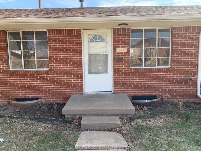 property at 648 S Woodlawn St