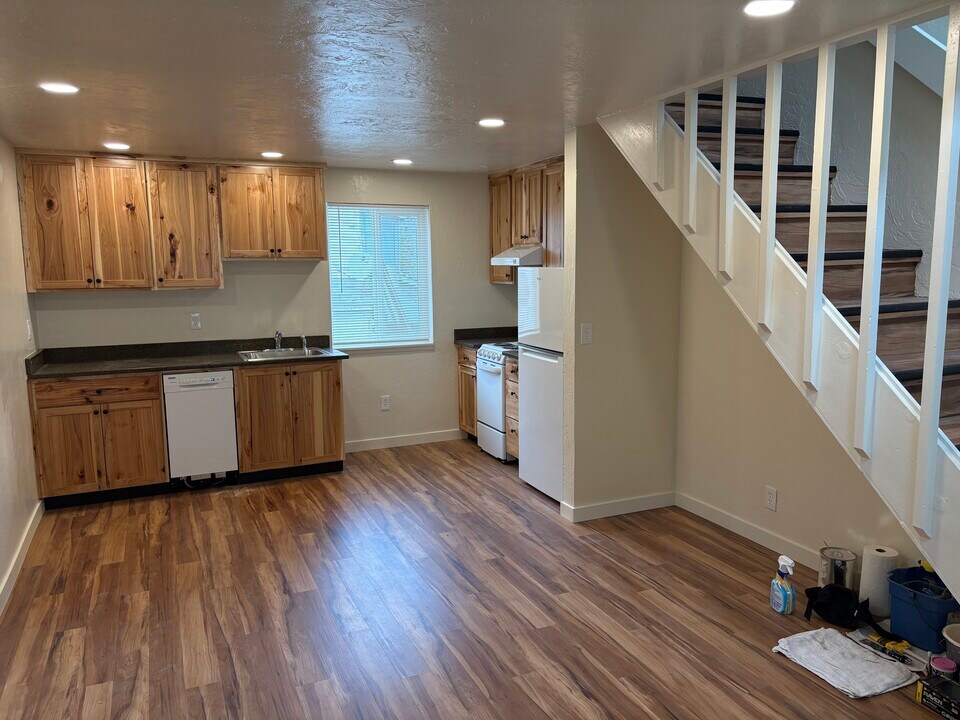 921 W 4th Ave in Eugene, OR - Building Photo